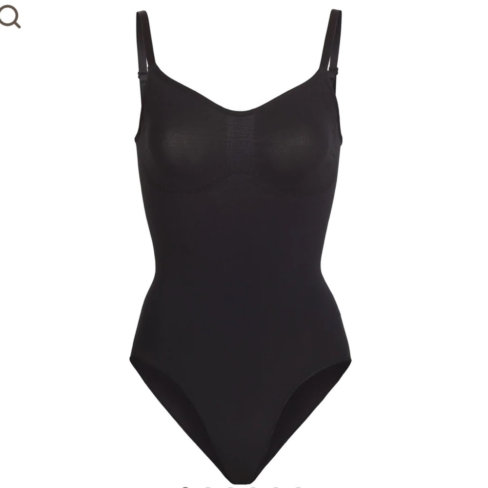 SKIMS sculpting bodysuit w snaps